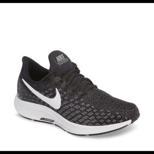 Nike Tennis Shoes